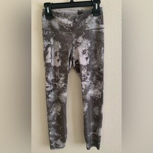 Under Armour Women’s Gray Tie-Dye Performance Leggings